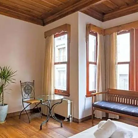 Lejlighed Characteristic And Wooden Fully-equipped Flat Istanbul