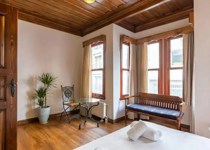 Characteristic And Wooden Fully-equipped Flat Διαμέρισμα