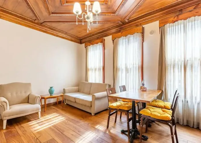 Characteristic And Wooden Fully-equipped Flat * Κωνσταντινούπολη